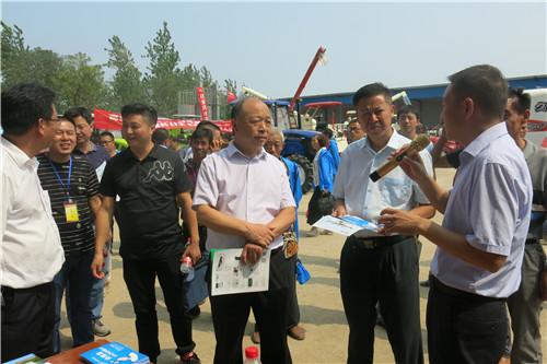 上海世达尔打捆机参加湖北省秋季农机化生产现场推进会
