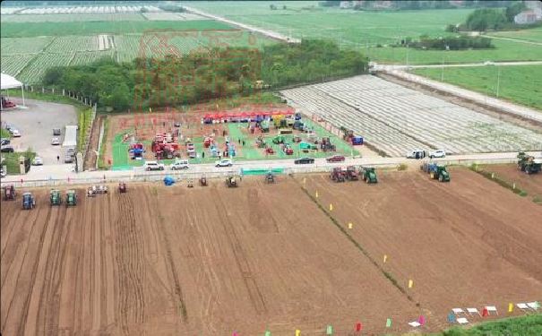 世达尔、优牧达打捆机参加湖北首届新型农机田间展活动